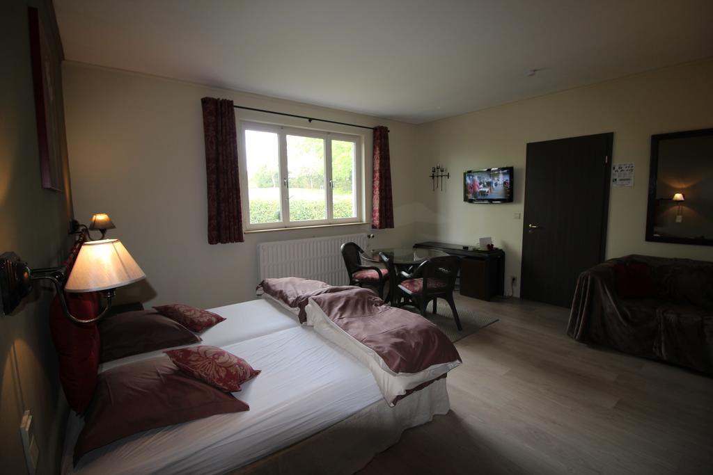 Hotel Les Alisiers Nadrin Zimmer foto