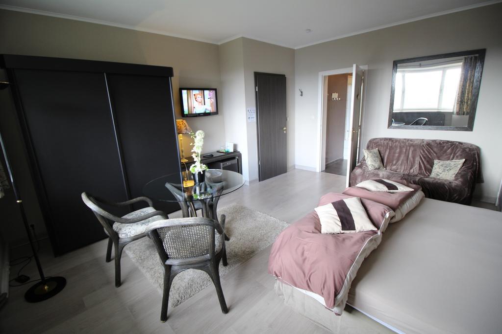 Hotel Les Alisiers Nadrin Zimmer foto